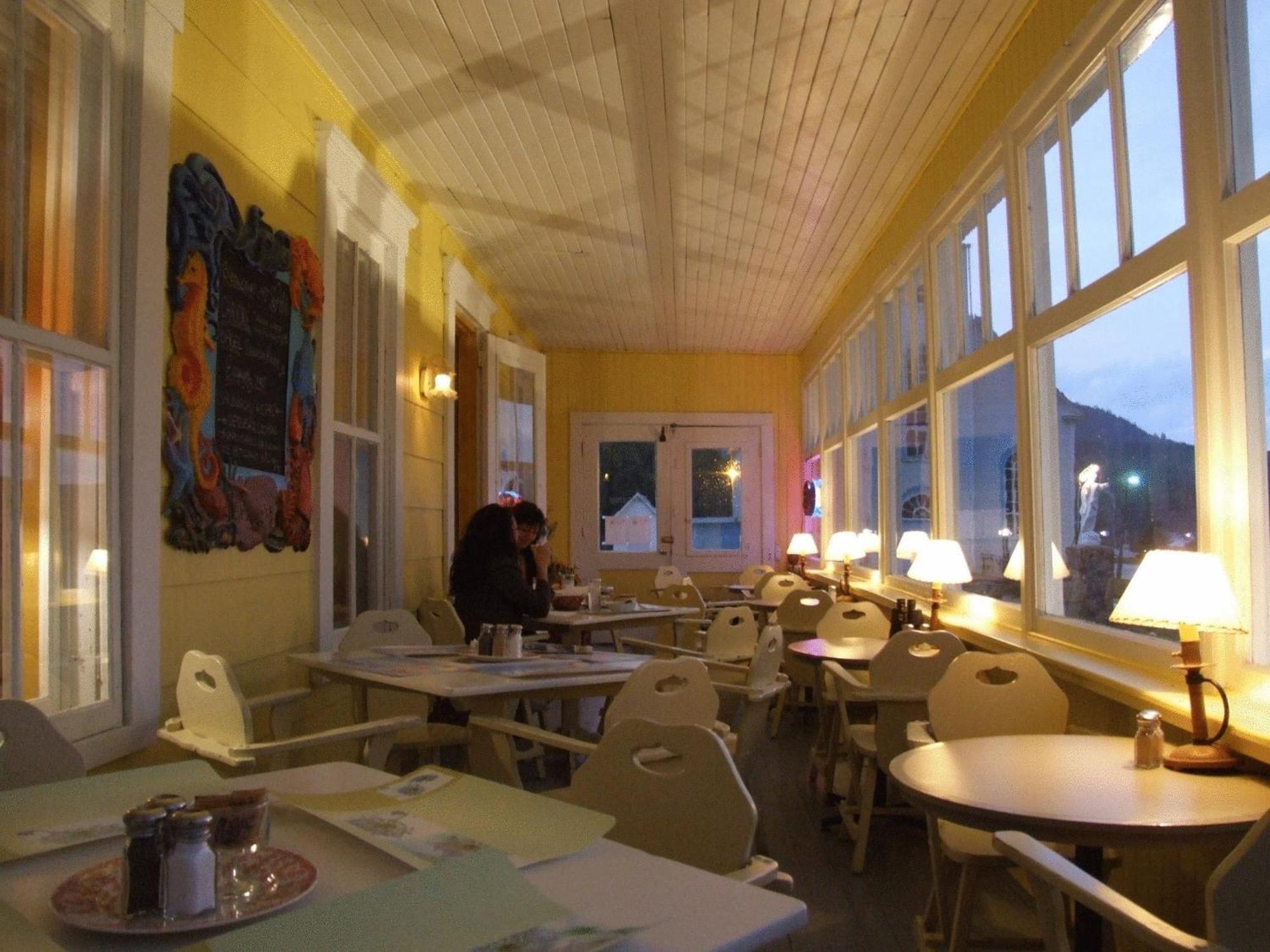 Du Café Chez Sam Baie-Sainte-Catherine